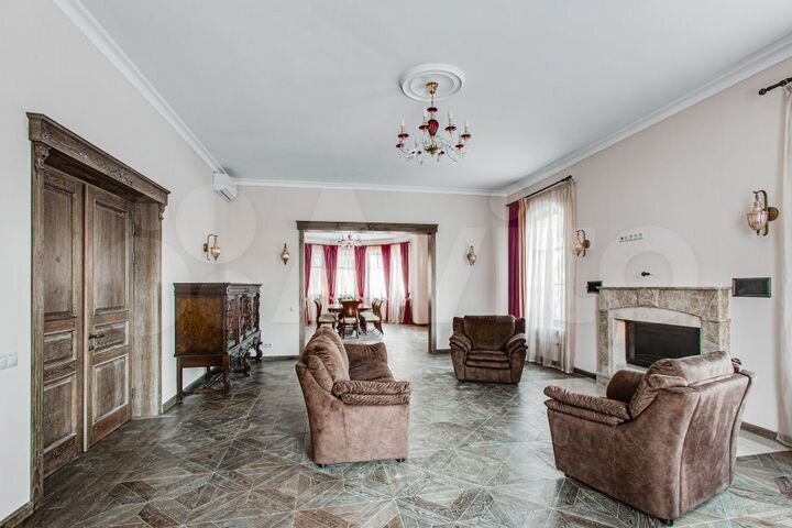 Дом 980 м² на участке 30 сот.