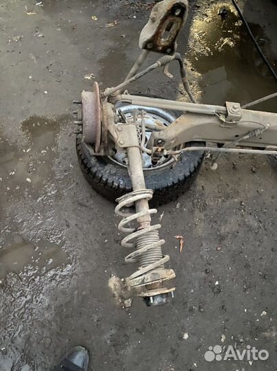 Стойка амортизатора задняя на Chevrolet Lacetti