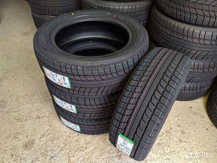 Triangle TR777 215/55 R17 99V