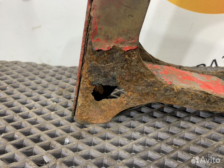 Кронштейн заднего фонаря правый Volvo FH