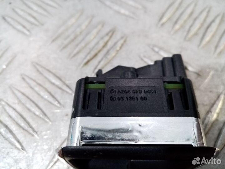 Б/У Кнопка стеклоподъемника правая W204 W21#013