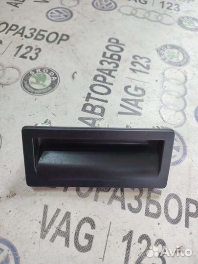 Кнопка крышки багажника Audi A4 B8