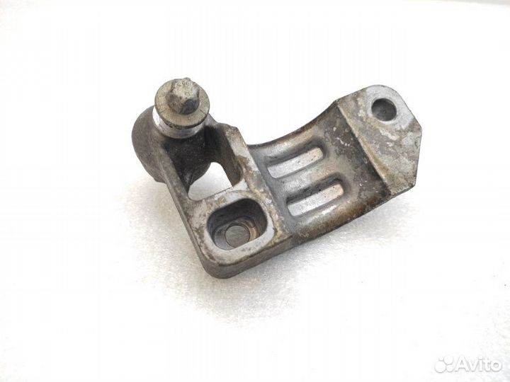 Кронштейн стабилизатора передний правый