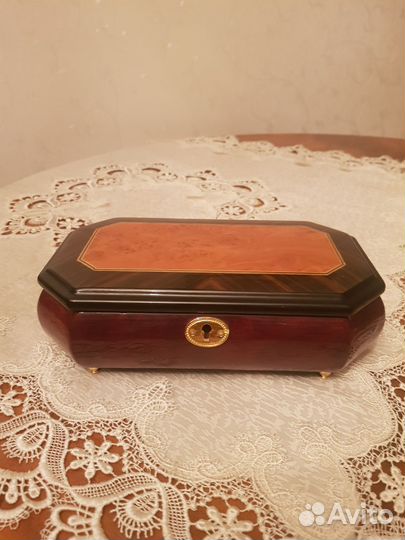 Музыкальная шкатулка для украшений