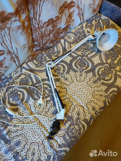 Лампа настольная белая Camelion KD-312