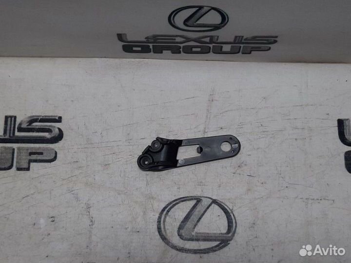 Кронштейн фары лев. перед. Lexus RX400h