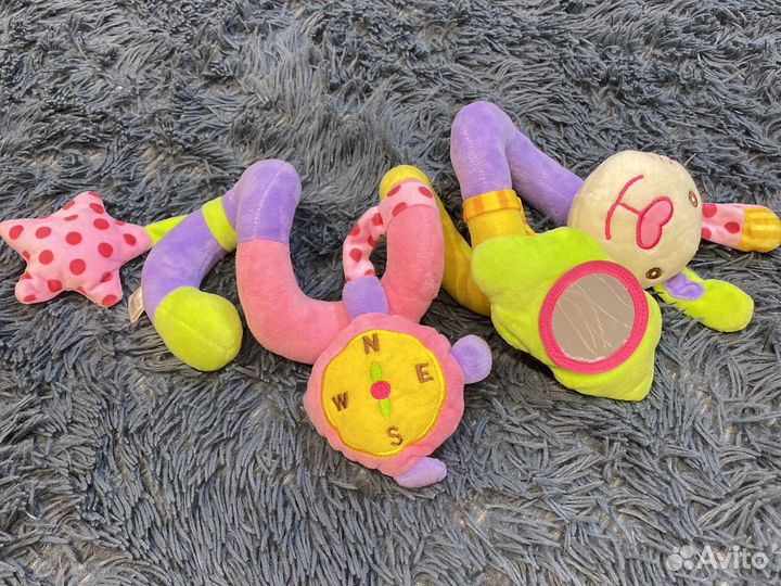 Игрушка на кроватку