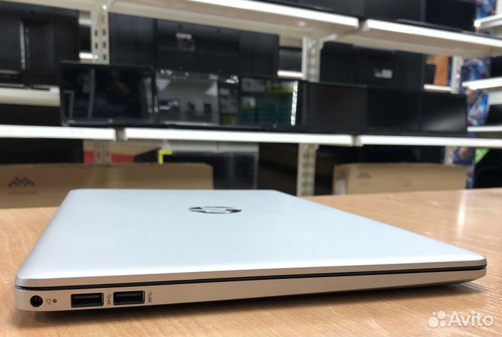 HP/Ryzen 7 4700/8GB/AMD HD/248 GB SSD/15.6 IPS FHD