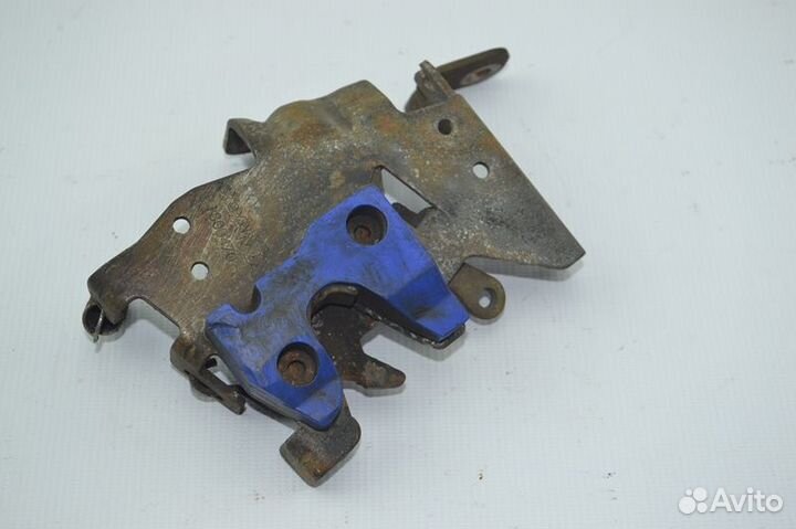 Замок решетки радиатора, правый scania R-Series (0