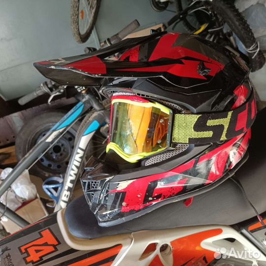 Мото шлем кроссовый