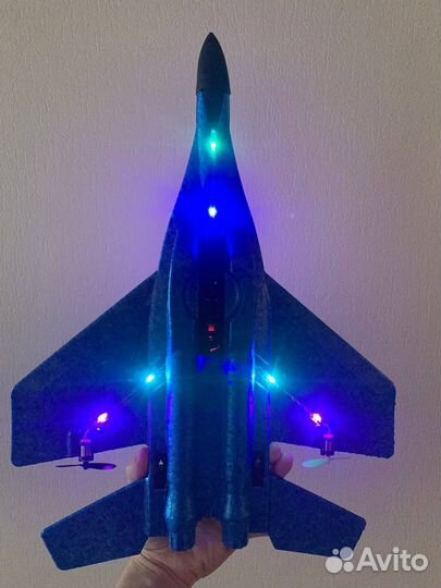 Самолет на пульте управления(разм. 28.5х21х7.5 см)