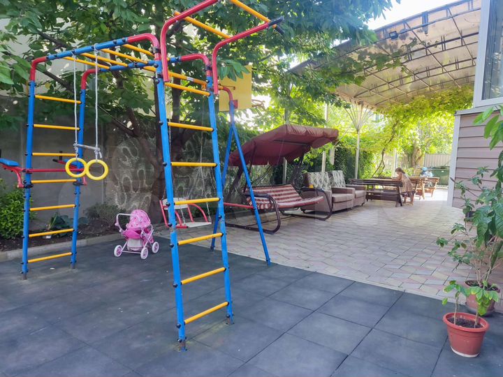 Комната 20 м² в 2-к., 1/3 эт.