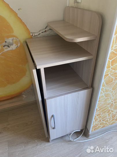 Маникюрный стол