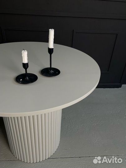 Стол обеденный