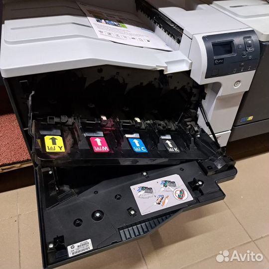 Цветной лазерный принтер HP CP5520