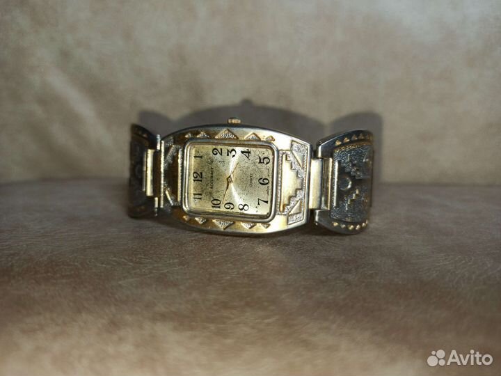 Часы Accuracy Japan Quartz