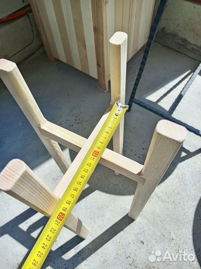 Подставка для цветов деревянная