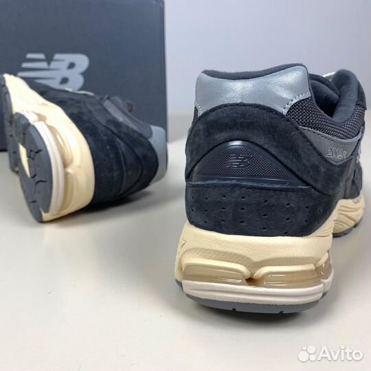 Мужские кроссовки New Balance 2002R