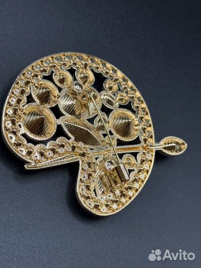 Брошь палитра