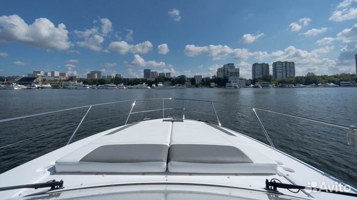 Моторная яхта Princess V40