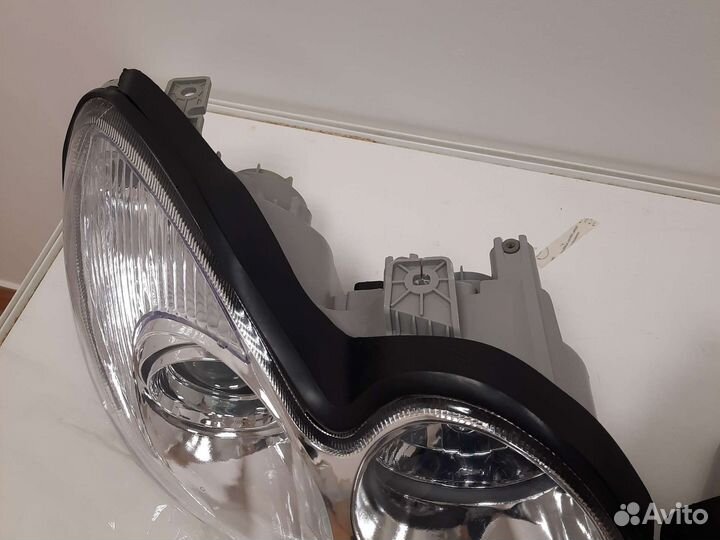 Правая фара hyundai sonata 02-11