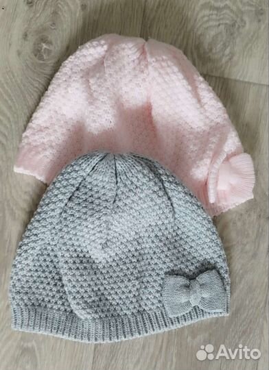 Костюм для девочки. 98 (110) и 2 шапочки H&M