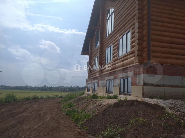 Дом 465 м² на участке 40 сот.