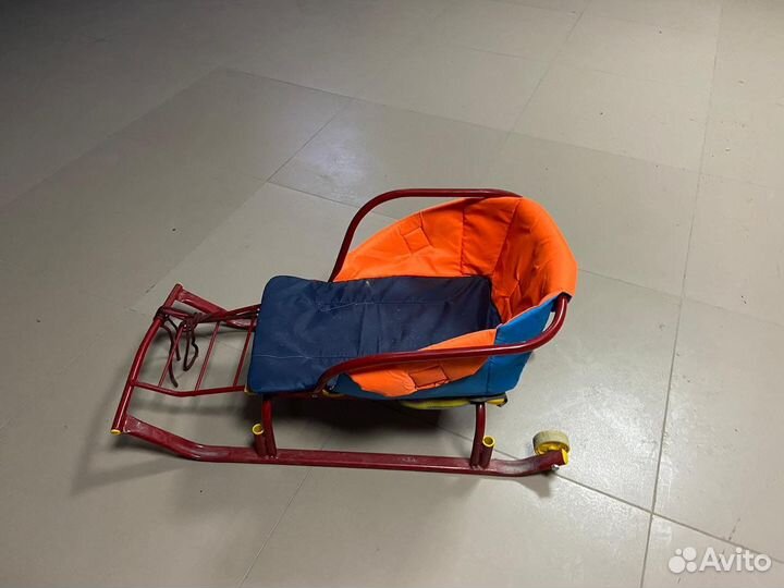 Детские санки с чехлом