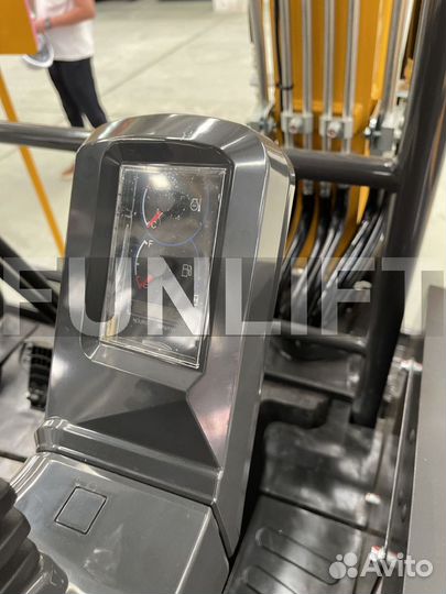 Мини-экскаватор Kato HD37V5, 2023