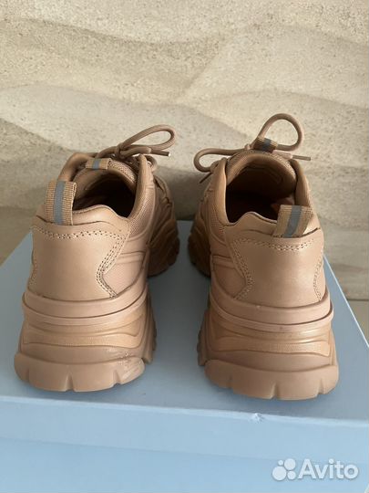 Кроссовки женские Эконика 38