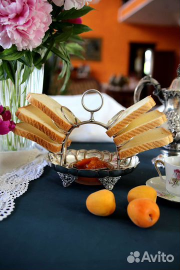 Антикварная подставка для завтрака