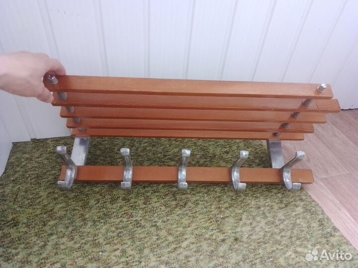 Настенная вешалка