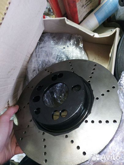 Передние тормознве диски audi 100 c4