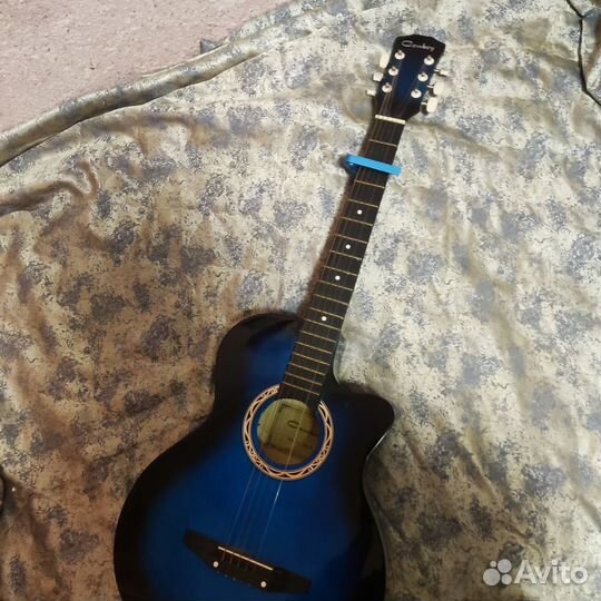 Акустическая гитара 