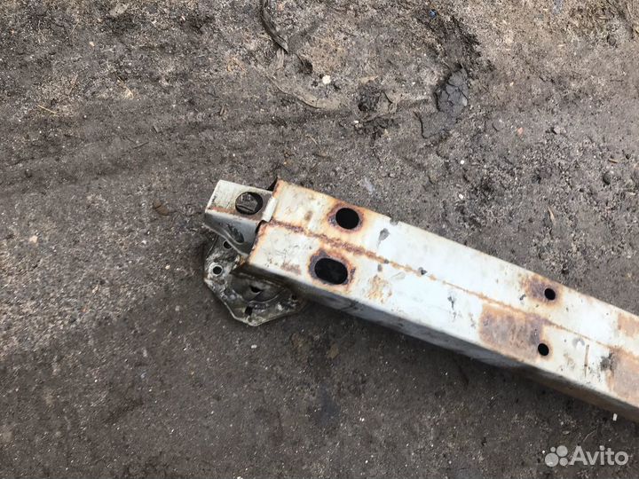 Subaru Tribeca усилитель бампера передний