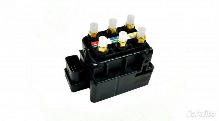 Блок клапанов пневмаподвески mercedes w212