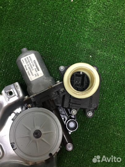 Стеклоподъемник передний Toyota Auris E150