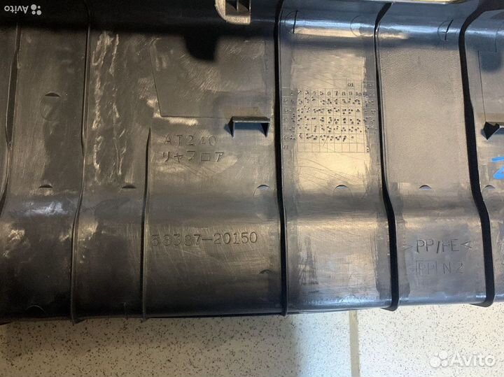 Задня рамка в багажник на toyota premio azt240