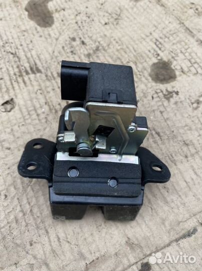 Замок крышки багажника Kia Ceed 1 ED