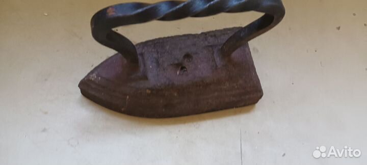 Утюг чугунный