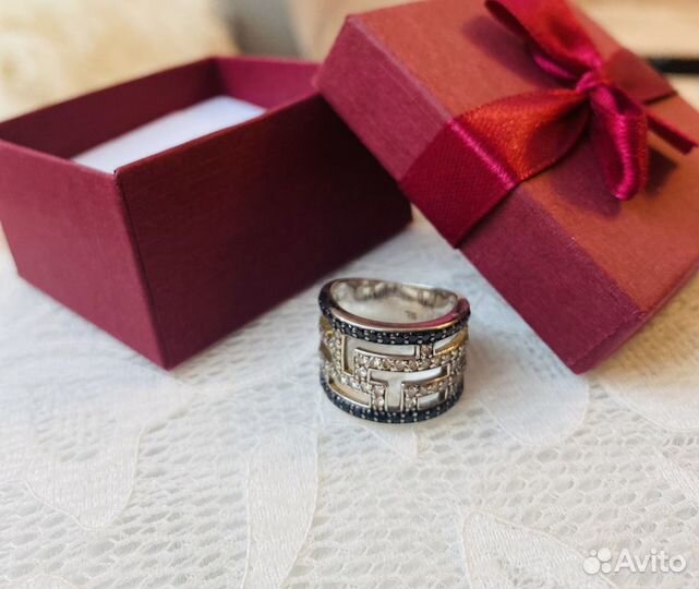 Серебряное кольцо с фианитами