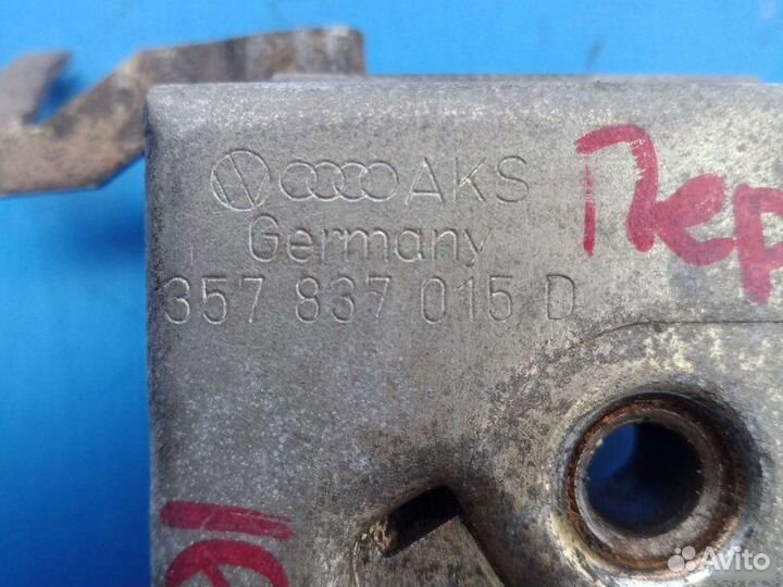 Замок передний левый Volkswagen Passat B3