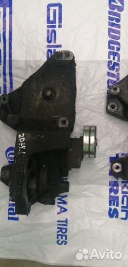 Кронштейн кондиционера 90528680 GM Opel Vectra B
