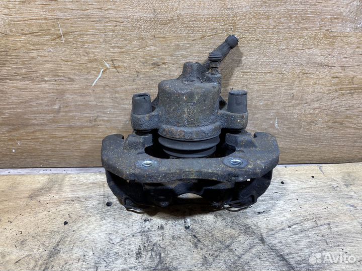 Суппорт передний правый Ford Focus 2 S79