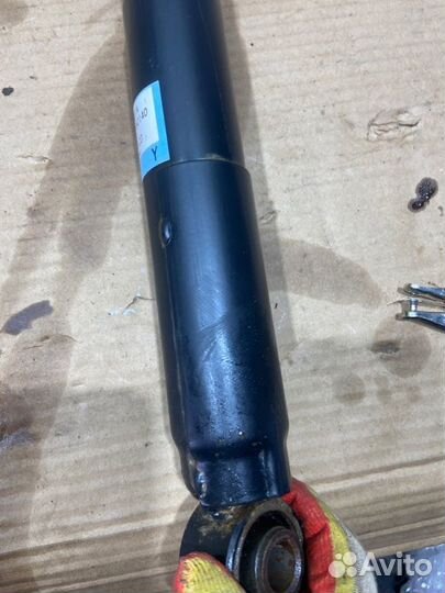 Амортизатор задний Toyota Land Cruiser 200 URJ202