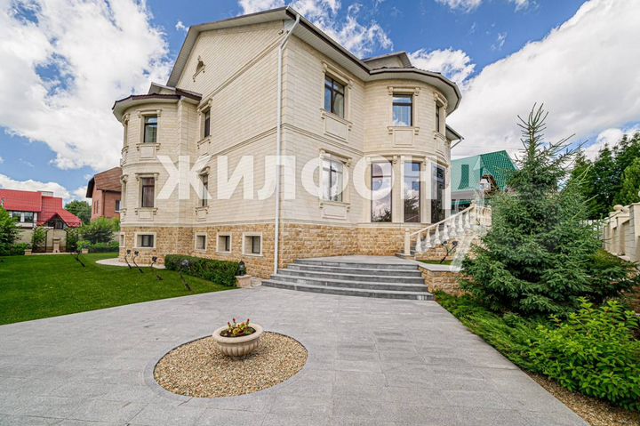 Коттедж 589,8 м² на участке 10 сот.