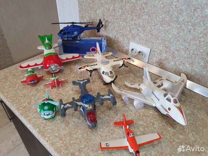 Игровой набор фигурок самолетов