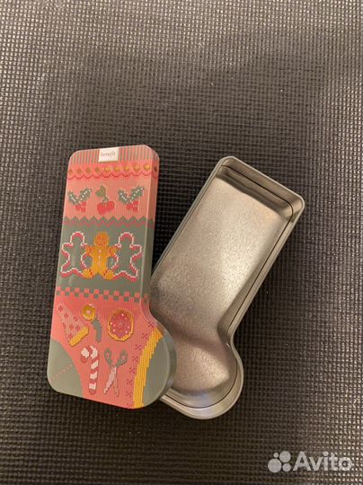 Подарочная коробка benefit