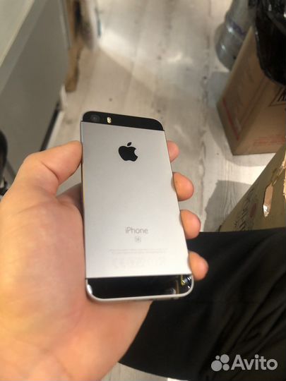 iPhone SE, 32 ГБ