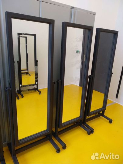 Зеркало на колесиках в полный рост